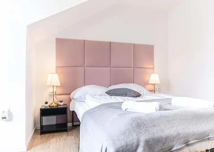 2 Bedroom Steps From U6 Am Schoepfwerk * Bécs