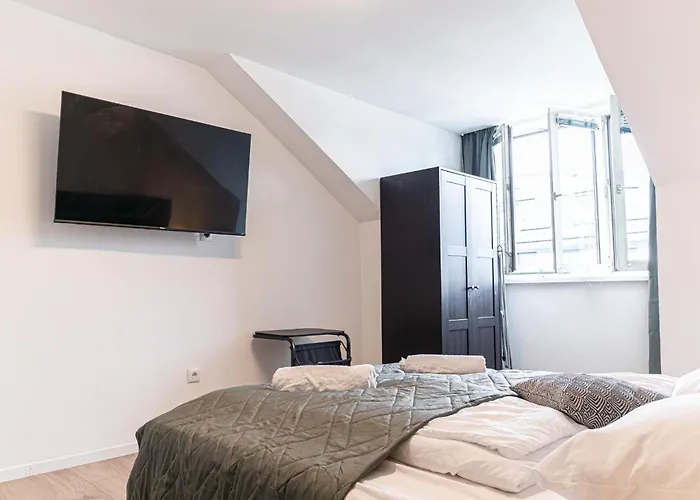 2 Bedroom Steps From U6 Am Schoepfwerk
