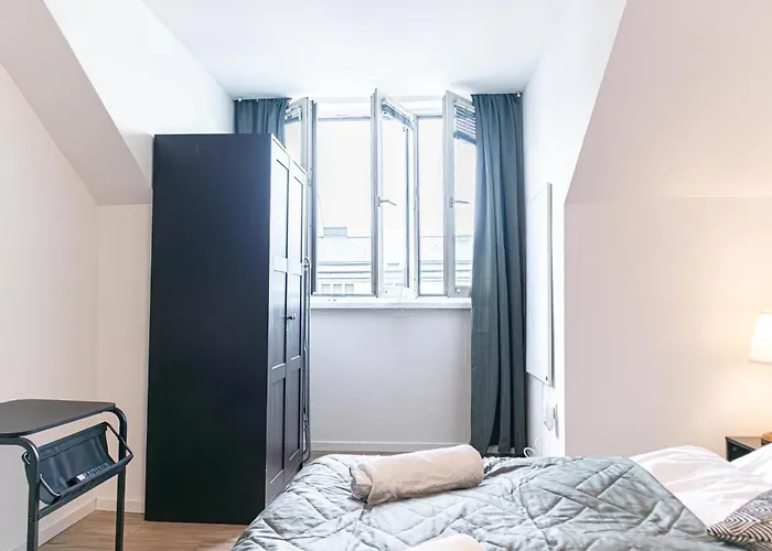 2 Bedroom Steps From U6 Am Schoepfwerk *