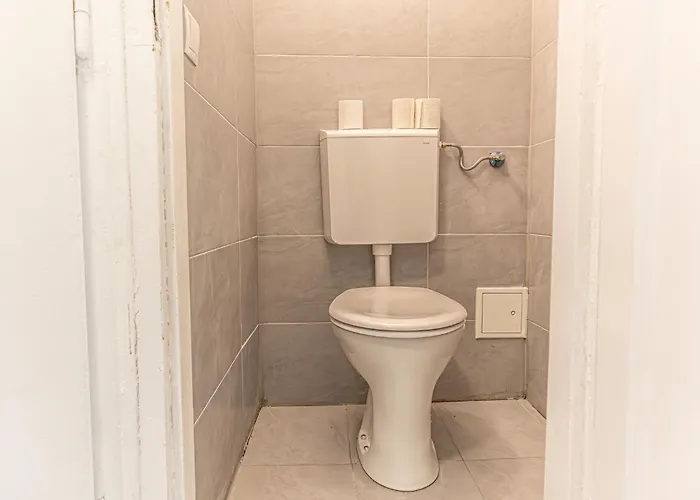 Apartman 2 Bedroom Steps From U6 Am Schoepfwerk *
